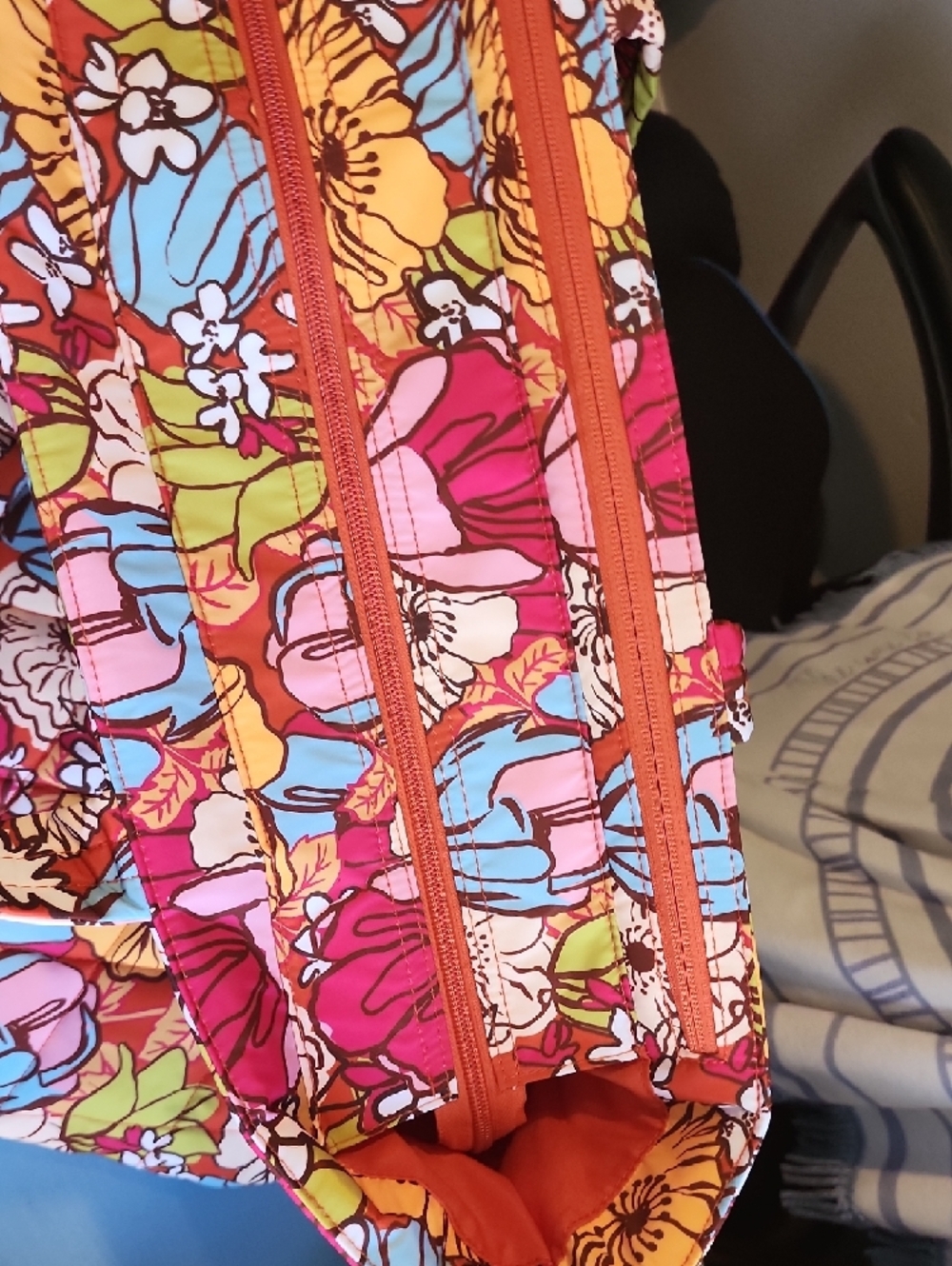 Vera Bradley Travel Tote New With Tags ( Midday Garden ) - Picture 9 of 12